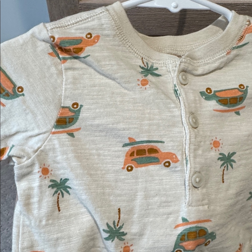 Carter’s Romper - Picture 2 of 4